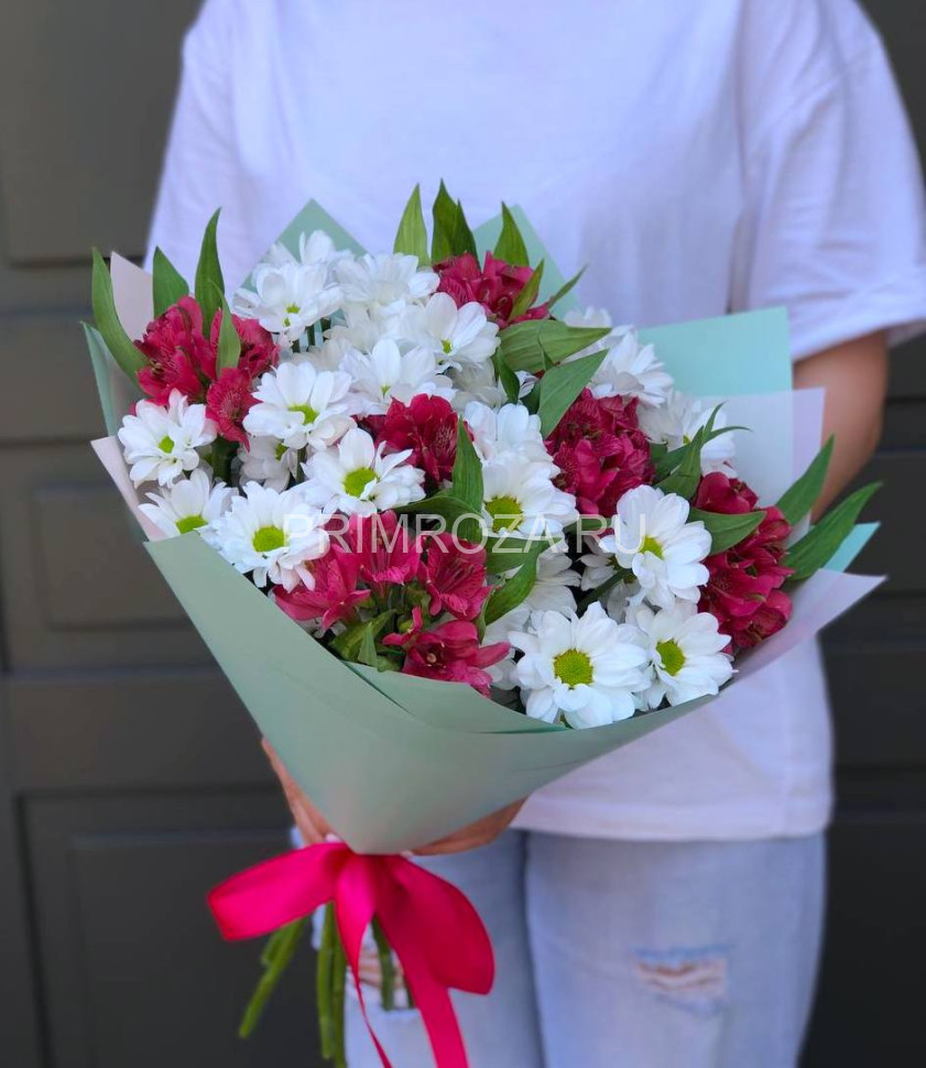 Букет с хризантемой и альстромерией Flowers delivery Vladivostok