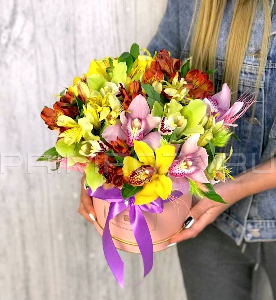 Prefabricated bouquet in a decorative box #A4676 Flowers delivery Vladivostok