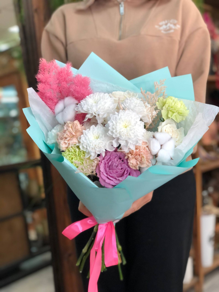Букет- ассорти с хлопком #6352 Flowers delivery Vladivostok