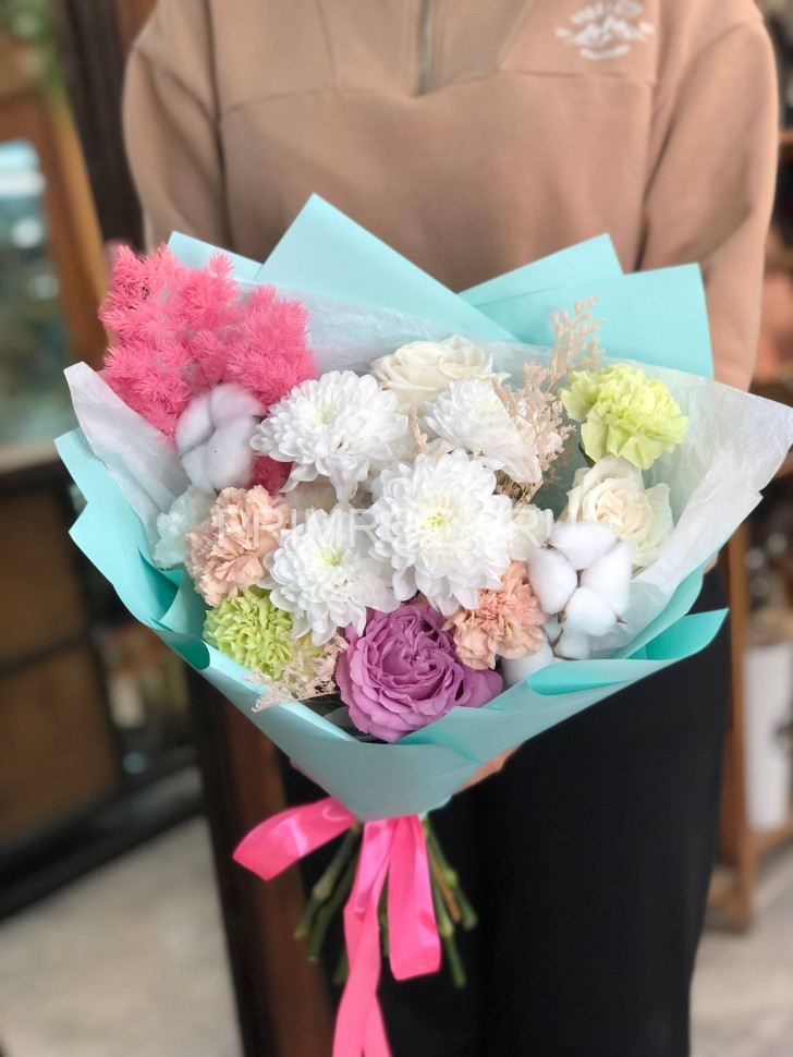 Букет- ассорти с хлопком #6352 Flowers delivery Vladivostok