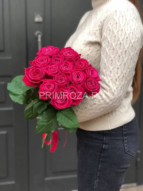 Букет из 15 малиновых роз