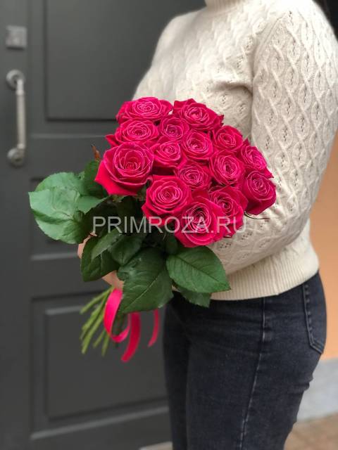 Букет из 15 малиновых роз