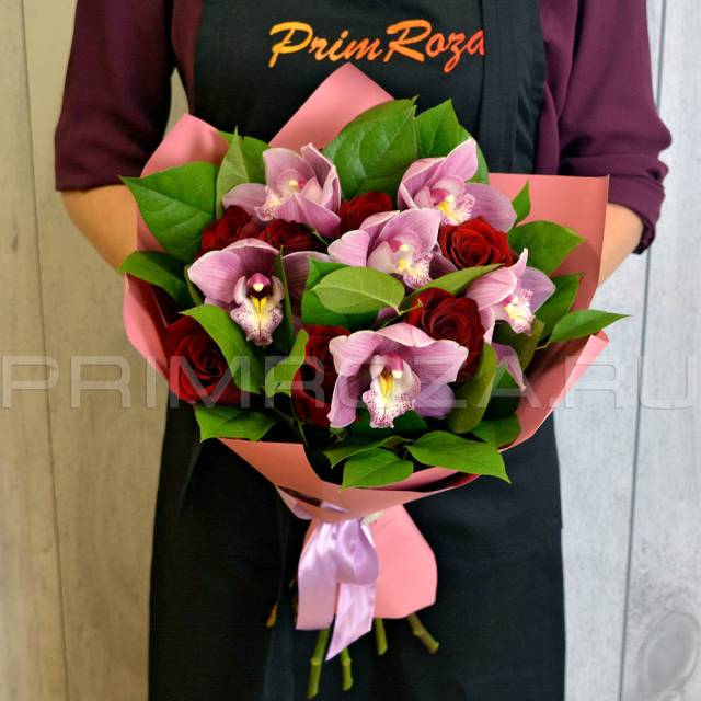 Bouquet of roses with orchids 