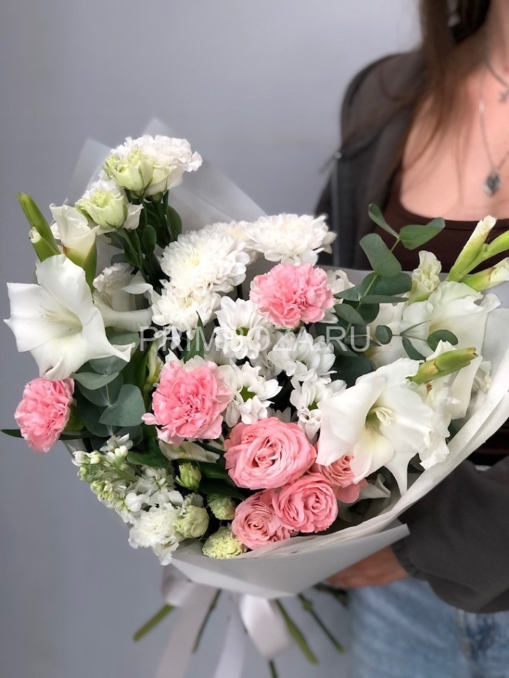 Букет с белыми гладиолусами #7324 Flowers delivery Vladivostok