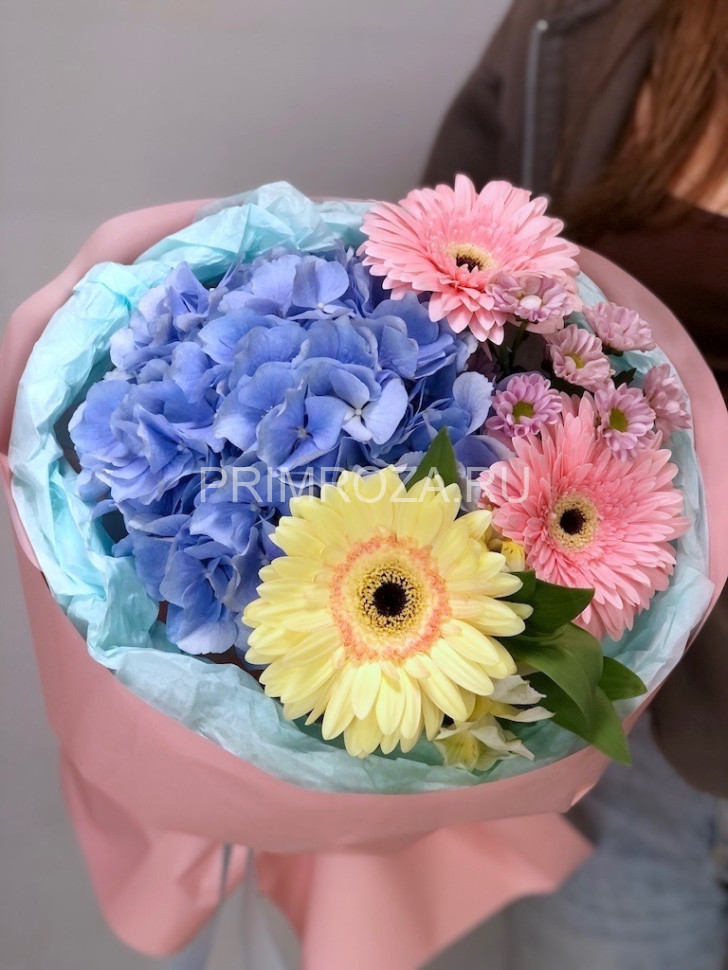 Букет из гортензии и гербер #7325 Flowers delivery Vladivostok