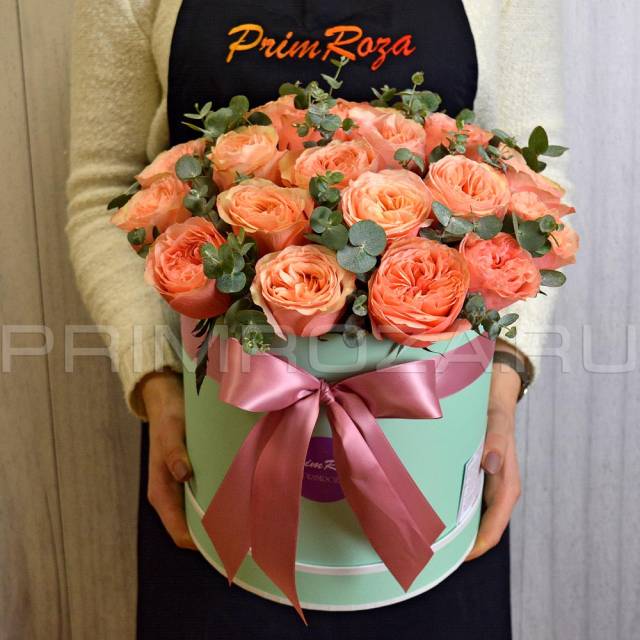 Bouquet of peony roses in A decorative box#4729