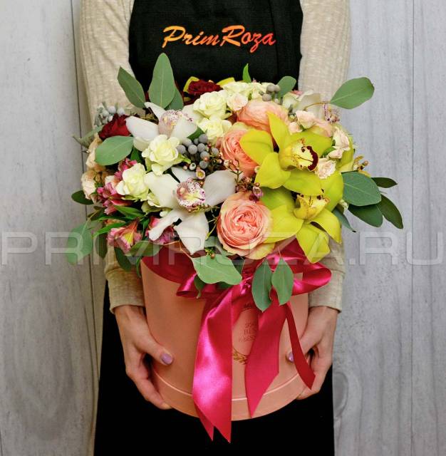 Mixed bouquet in a decorative box #A7866