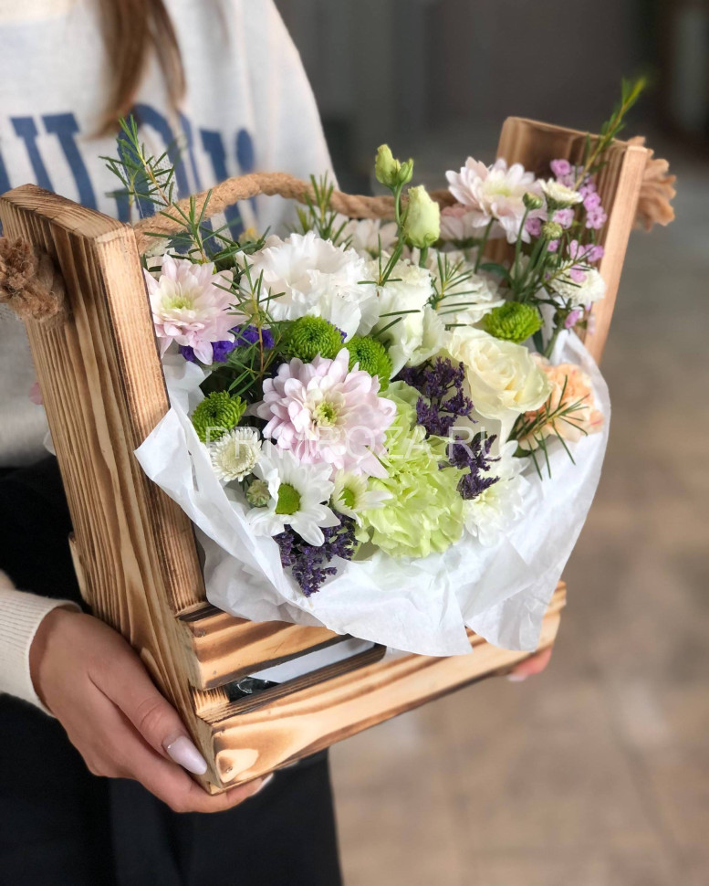 Сборный букет в декоративном ящике  #A1551 Flowers delivery Vladivostok