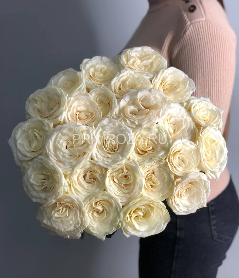 Букет из 25 белых высоких роз #DM034 Flowers delivery Vladivostok