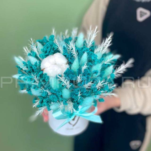 Bouquet of dried flowers in a decorative box #S0127