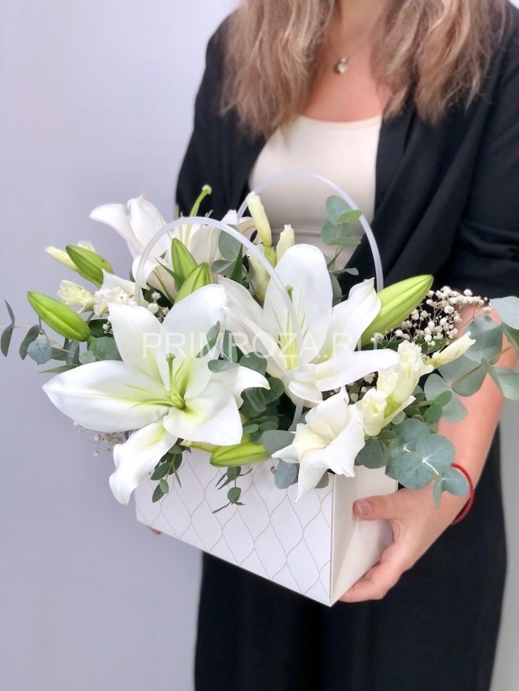 Сумочка с лилиями #7334 Flowers delivery Vladivostok