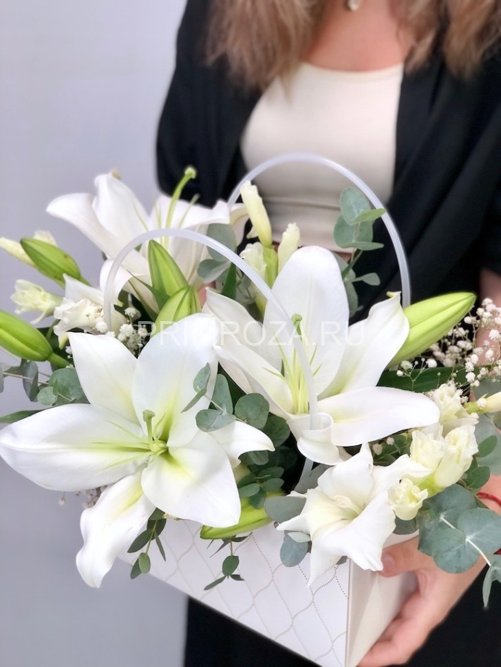 Сумочка с лилиями #7334 Flowers delivery Vladivostok