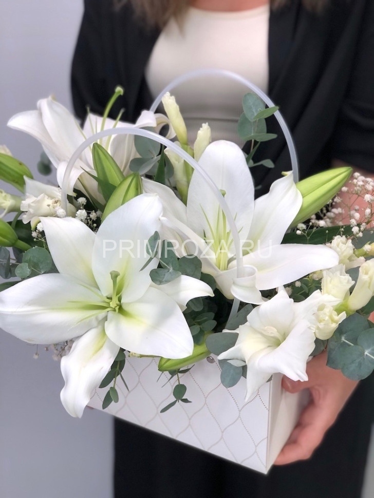 Сумочка с лилиями #7334 Flowers delivery Vladivostok