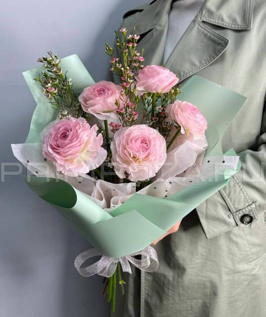 PREFABRICATED BOUQUET WITH LILIES
