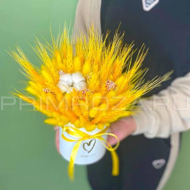 Bouquet of dried flowers in a decorative box #S0128