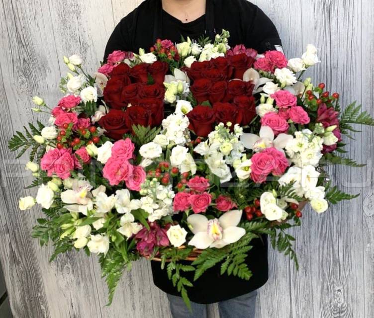 Prefabricated bouquet in the basket #A3452