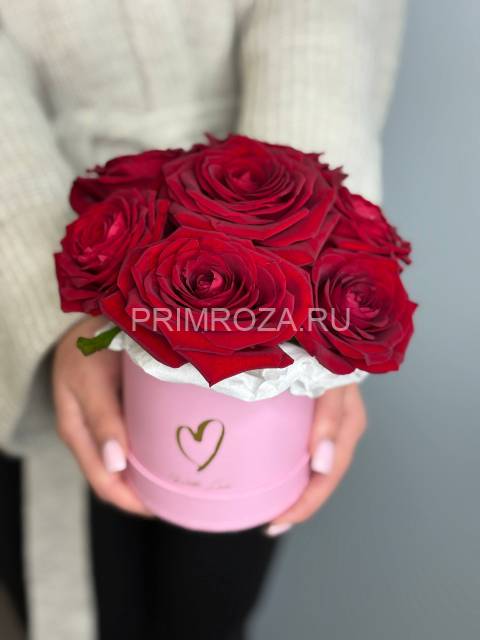 Композиция из 7 красных роз 