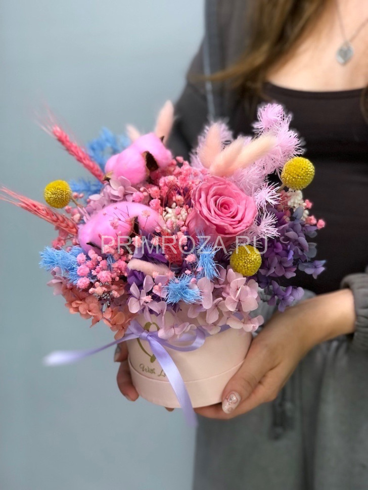 Композиция из суховетов с гортензией ,хлопком,  розой и краспедией Flowers delivery Vladivostok