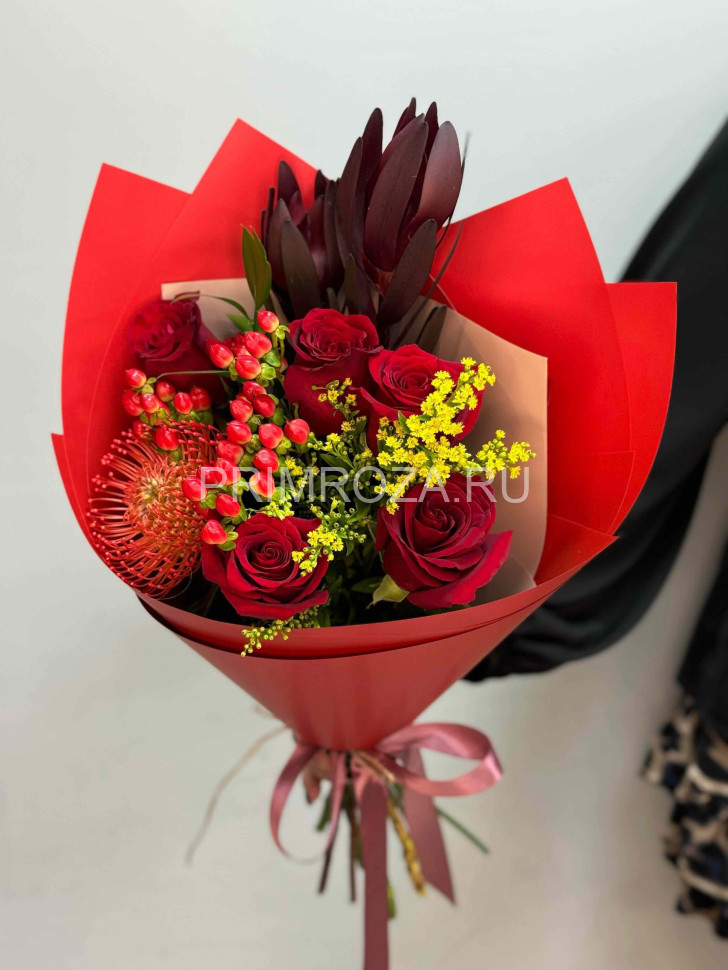 Экзотический букет с нутаном и лейкодендроном   Flowers delivery Vladivostok