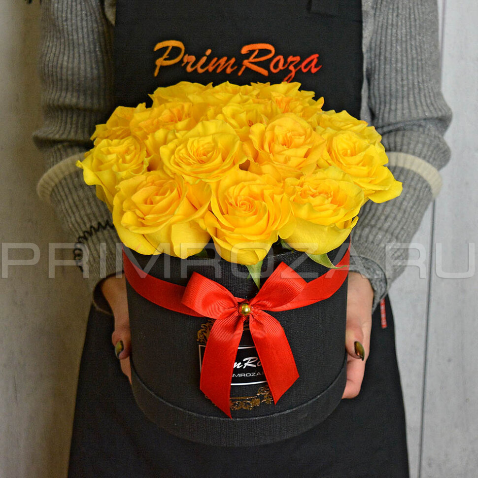 Bouquet of yellow roses in a hat box #R00601 Flowers delivery Vladivostok