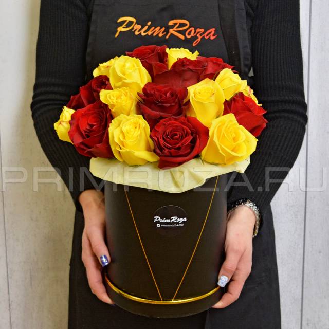 Bouquet of roses in a hat box #R00602