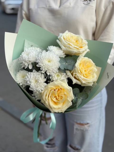 Bouquet with a peony-shaped rose