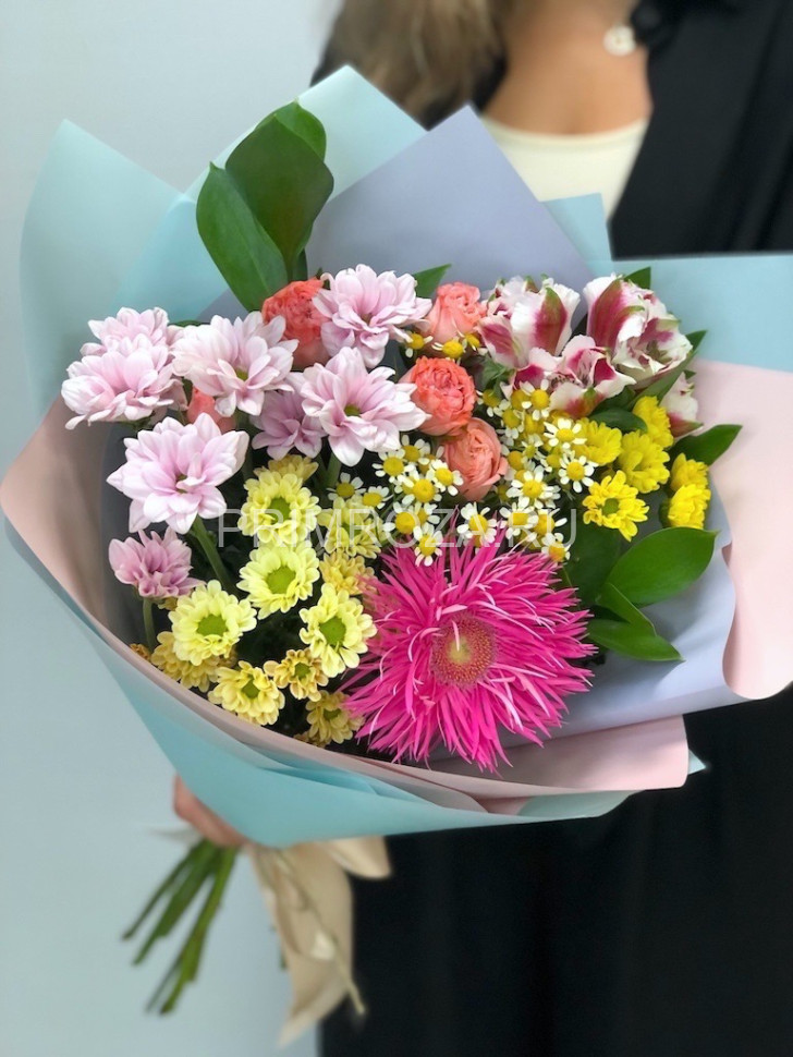 Букет-ассорти с герберой  #7348 Flowers delivery Vladivostok