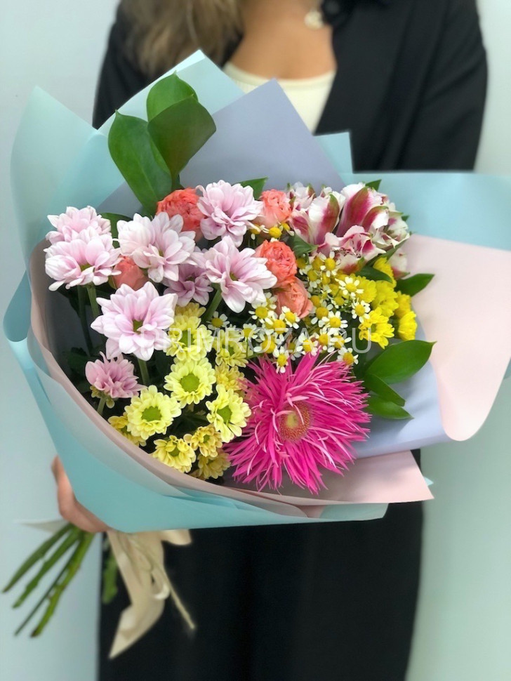 Букет-ассорти с герберой  #7348 Flowers delivery Vladivostok