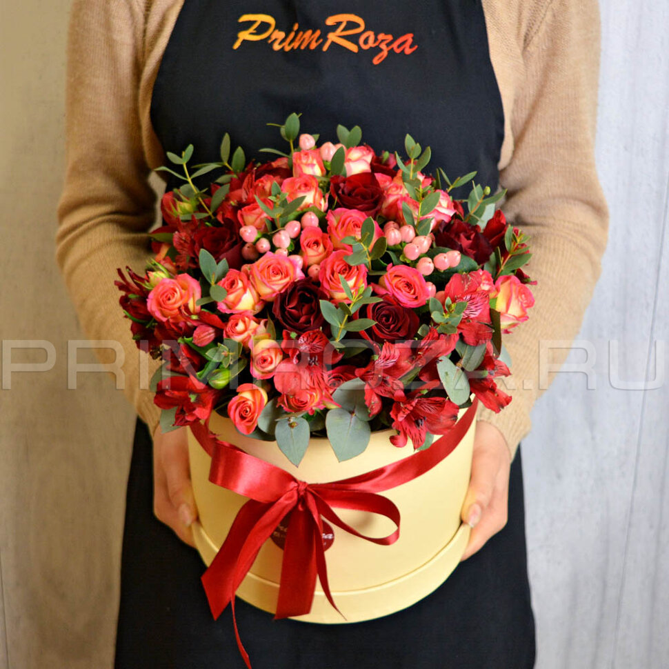 Mixed bouquet in a decorative box #A8996 Flowers delivery Vladivostok
