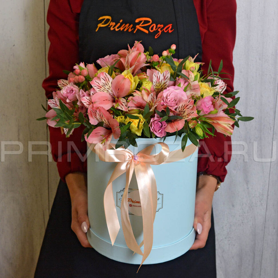 Mixed bouquet in a decorative box #A8996 Flowers delivery Vladivostok