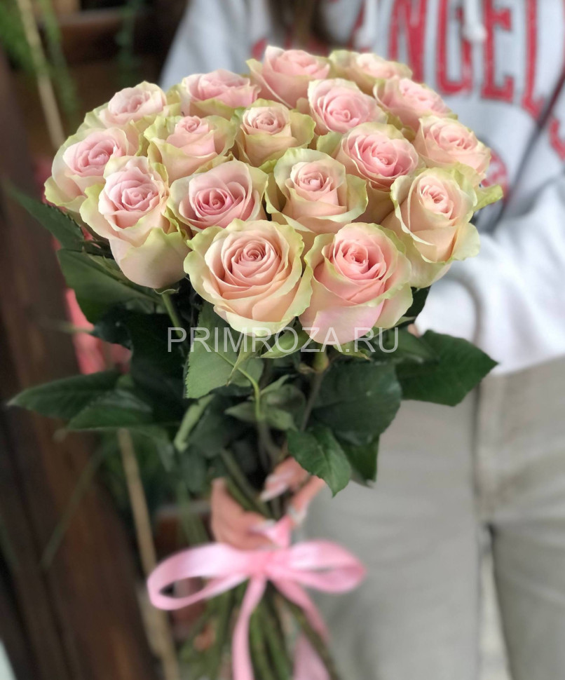 Bouquet of 17 roses Ecuador #H6889 Flowers delivery Vladivostok