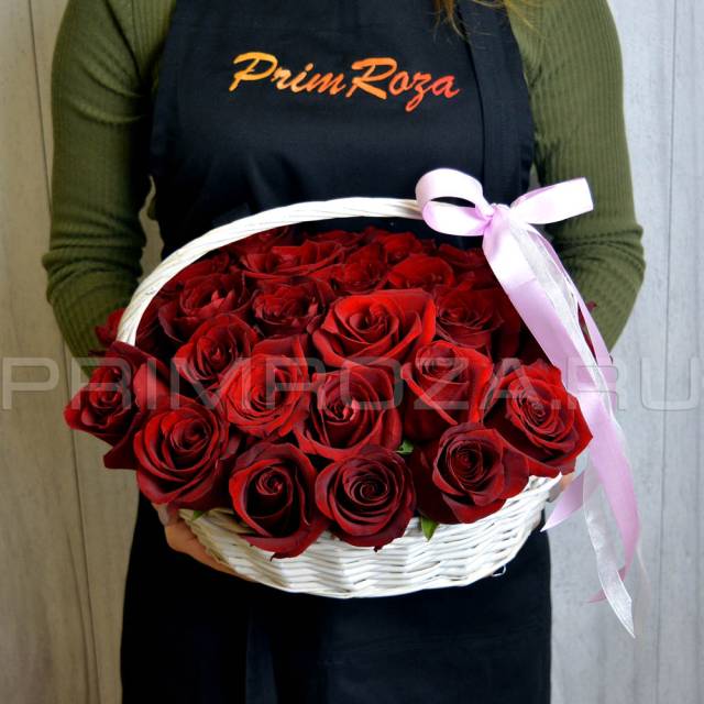 Bouquet of roses in basket #K4021