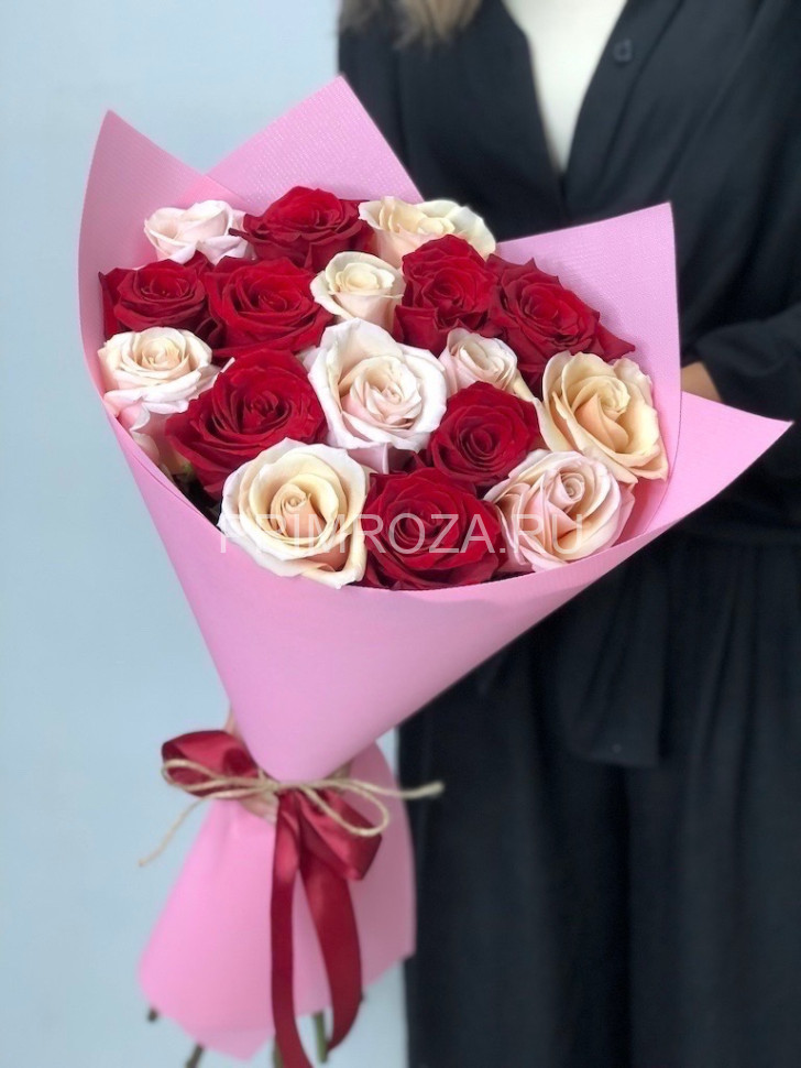 Букет из красных и пыльно-розовых роз #7350 Flowers delivery Vladivostok