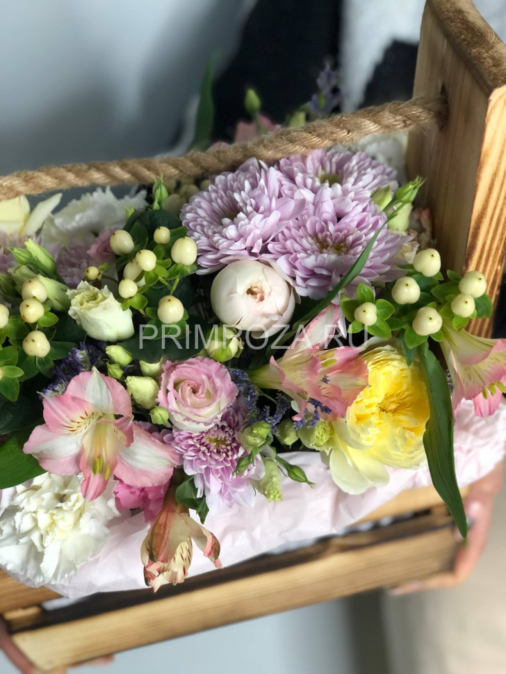 Сборный букет в декоративном ящике  #A1550 Flowers delivery Vladivostok