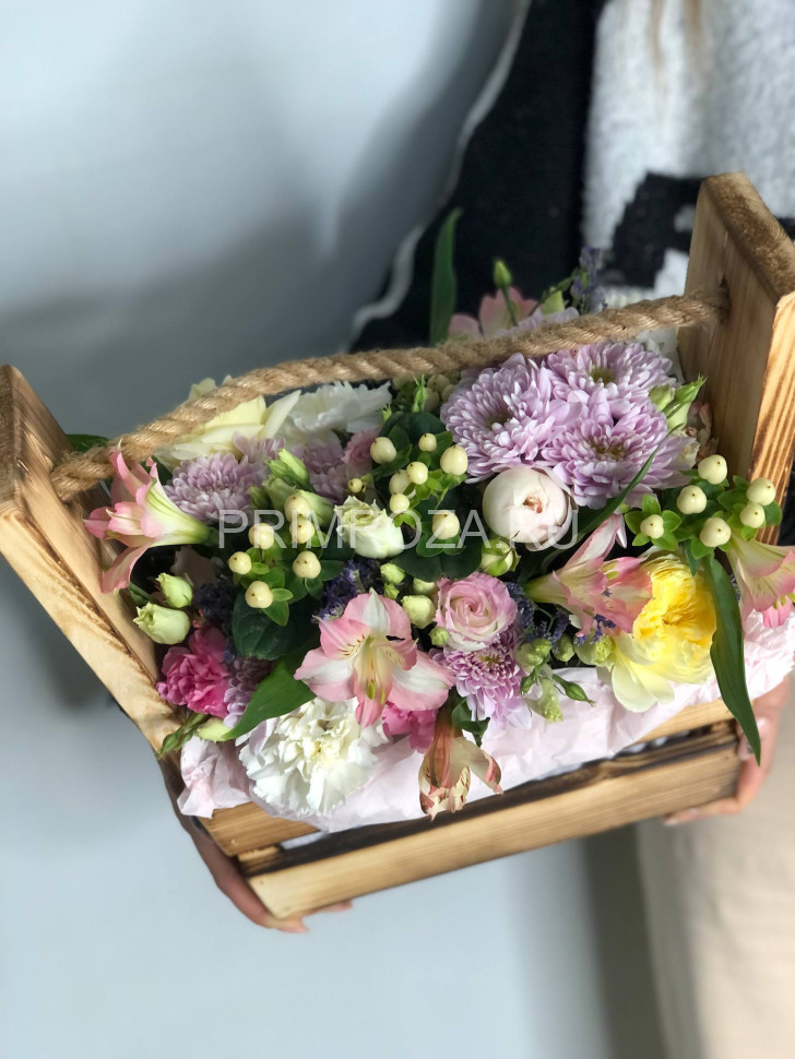 Сборный букет в декоративном ящике  #A1550 Flowers delivery Vladivostok