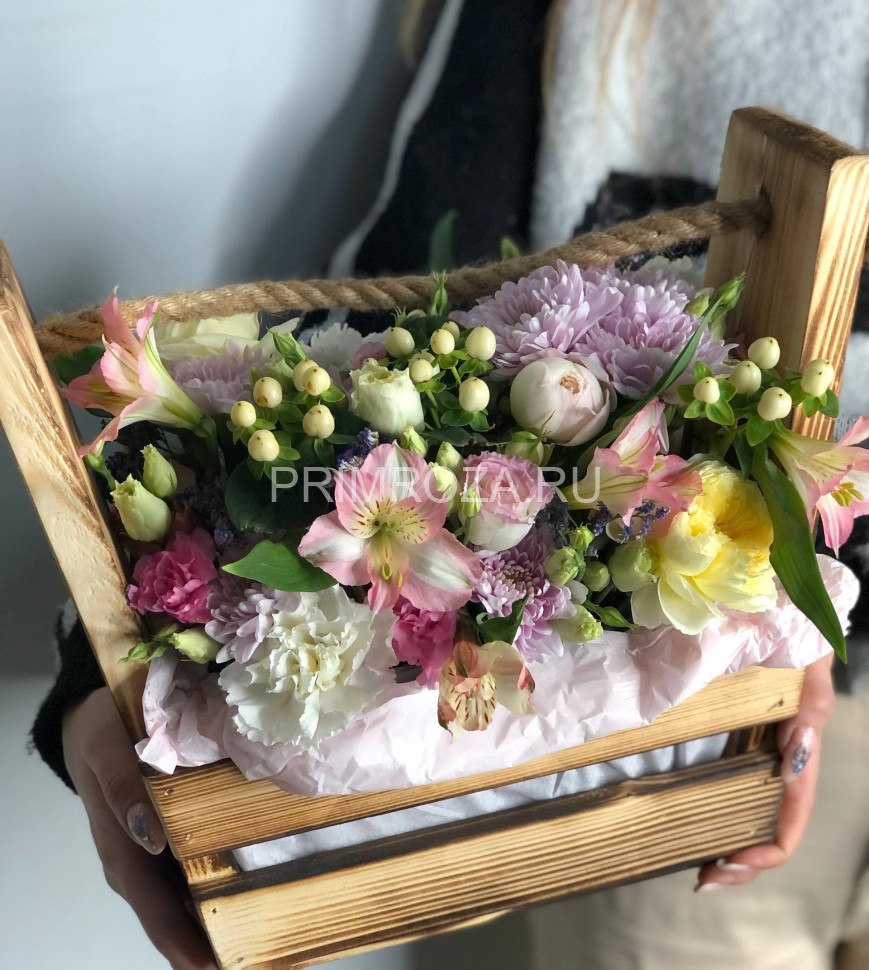 Сборный букет в декоративном ящике  #A1550 Flowers delivery Vladivostok