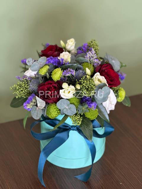 Assembled bouquet in a decorative box #A4558