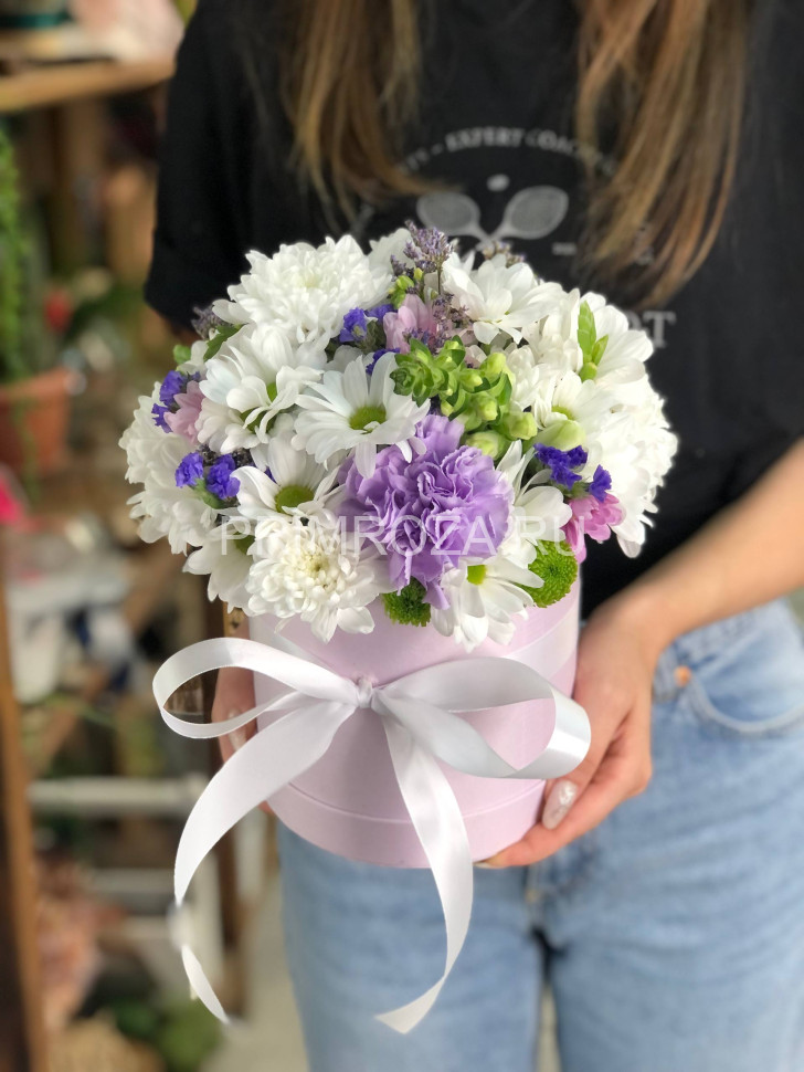 Сборный букет в декоративной коробке #A4558 Flowers delivery Vladivostok