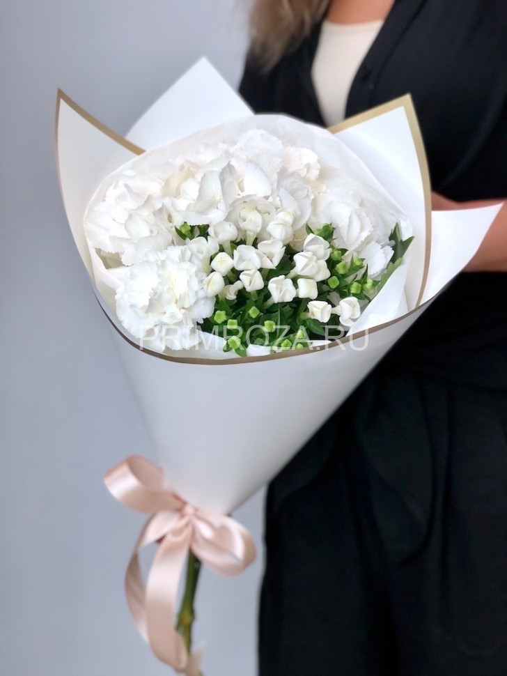 Букет с белоснежной гортензией и бувардией  Flowers delivery Vladivostok