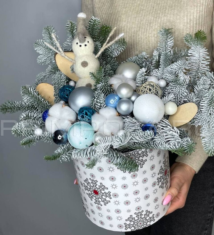 New Year's composition in a decorative box #NY1125 Flowers delivery Vladivostok