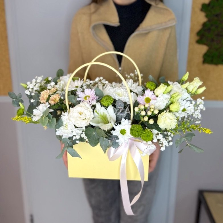 Сборный букет в сумочке #A3017 Flowers delivery Vladivostok