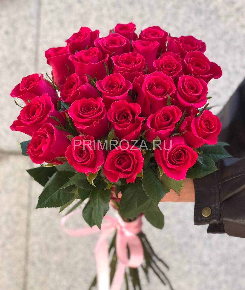 Букет из 25 малиновых роз Эквадор #H6899 Flowers delivery Vladivostok