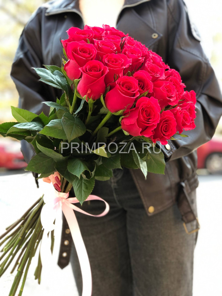 Букет из 25 малиновых роз Эквадор #H6899 Flowers delivery Vladivostok