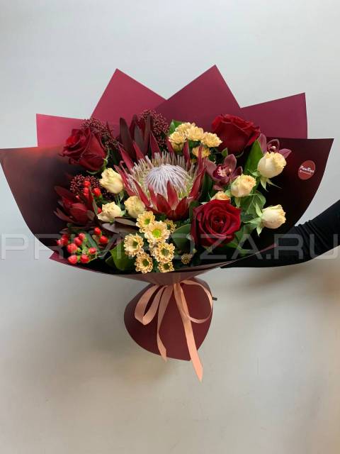 Prefabricated bouquet with protea #A0651