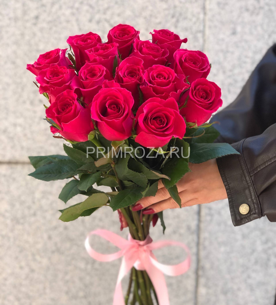 Букет из 15 малиновых роз Эквадор #H6898 Flowers delivery Vladivostok