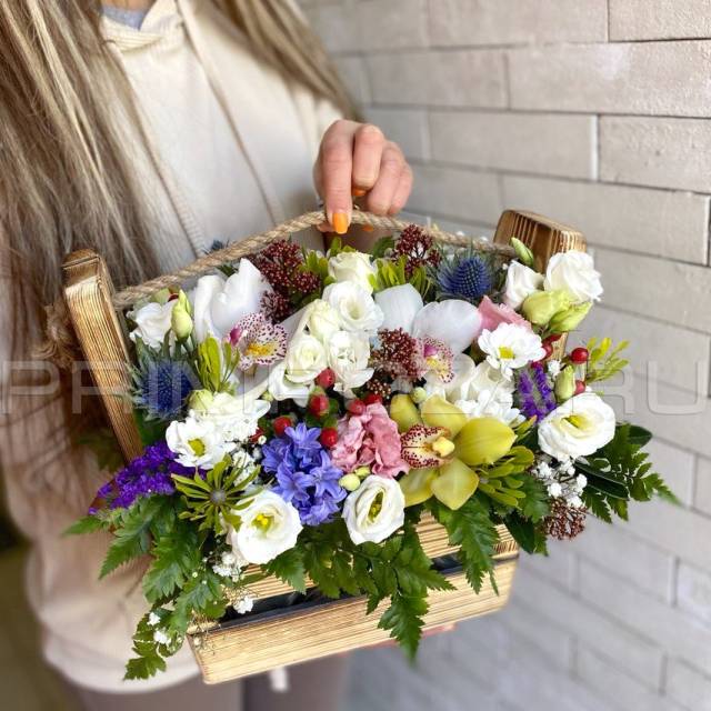 Bouquet in decorative box #R5830