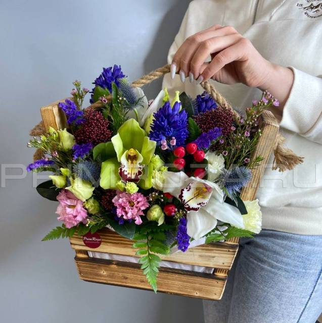 Bouquet in decorative box #R5830