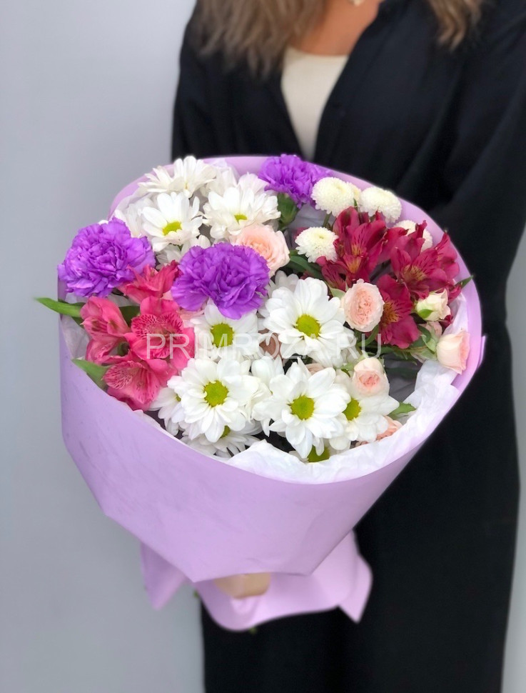 Букет из диантусов, хризантем и альстромерии  Flowers delivery Vladivostok