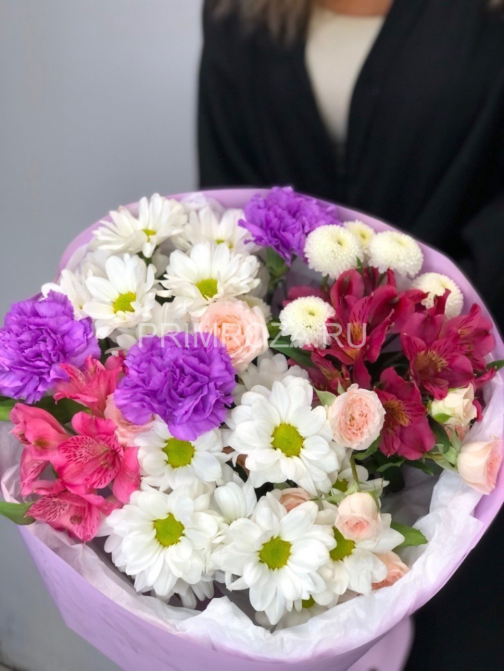 Букет из диантусов, хризантем и альстромерии  Flowers delivery Vladivostok