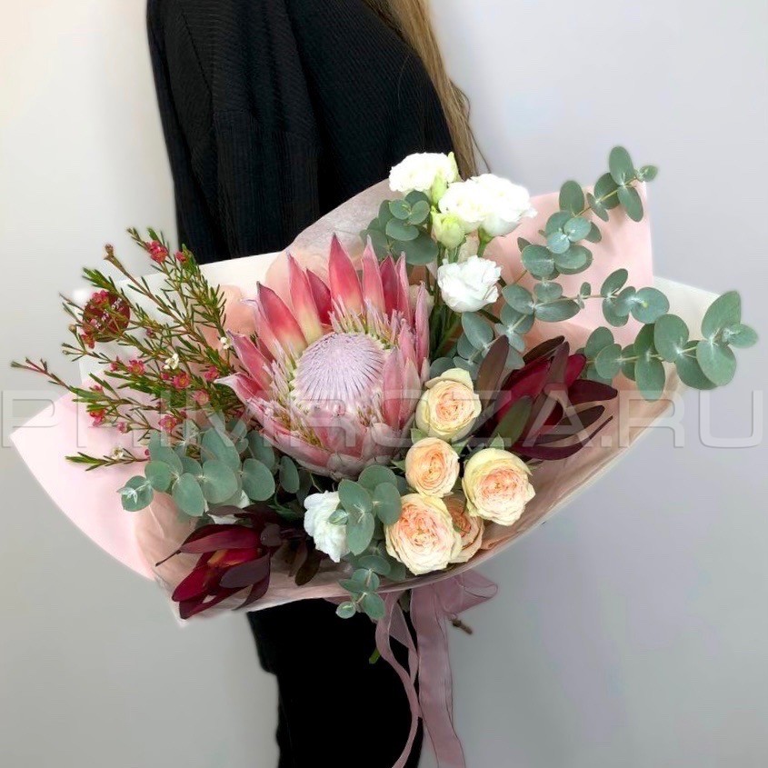 Exotic bouquet with royal protea #DM69 Flowers delivery Vladivostok